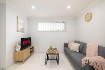 Smart Suites Self Check-in Apartments - 16 Freney Hotel in Brisbane