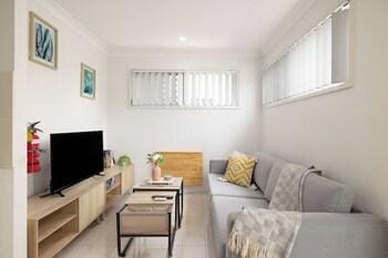 Smart Suites Self Check-in Apartments - 35A Freney Hotel in Brisbane