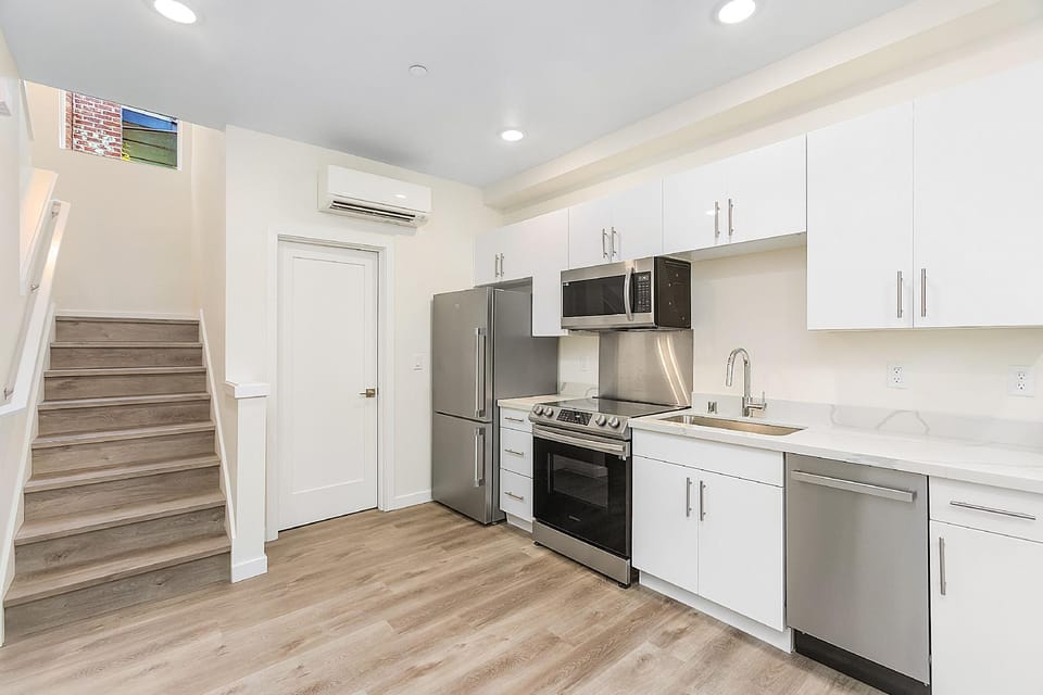 Dreamfyre's Ancient Dragon Horn Suite Hotel in Capitol Hill