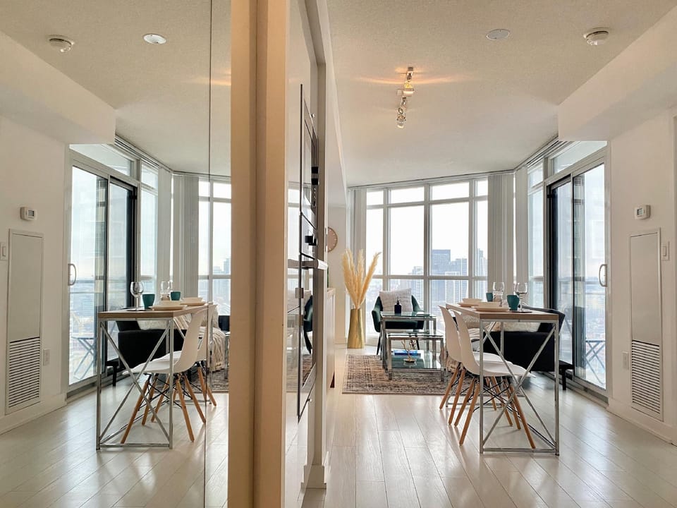 Waterfront Majesty Enclaves Hotel in Toronto