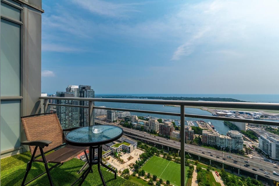 Waterfront Majesty Enclaves Hotel in Toronto
