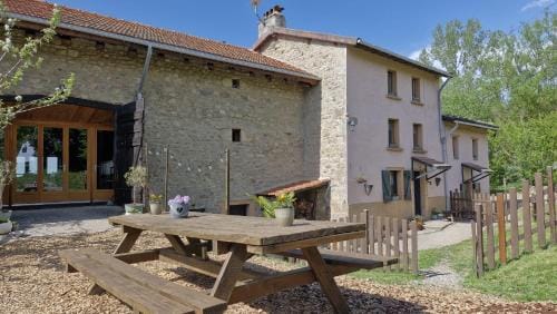 La Maison Rose Bertignat Inn in Auvergne-Rhône-Alpes