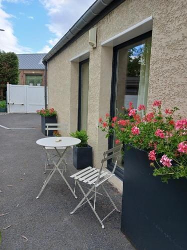 Les Trois Salazes Hotel in Cambrai