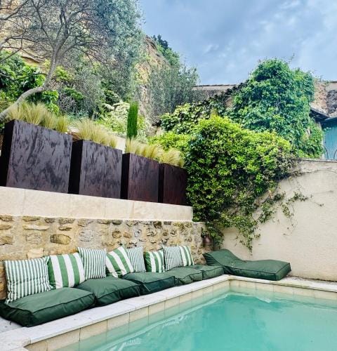 CaBaNa 52 La Suite troglodyte Proche Lourmarin Hotel in La Roque-d'Anthéron