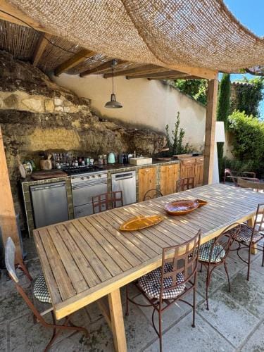 CaBaNa 52 La Suite troglodyte Proche Lourmarin Hotel in La Roque-d'Anthéron