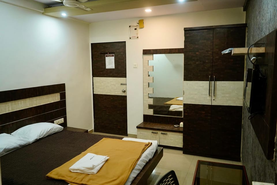 Hotel New Amber Loadging & Boarding Hotel in Maharashtra