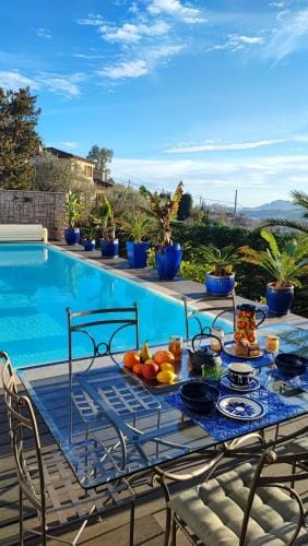 Rare CHAMBRE D'HOTES avec Petit Dejeuner CANNES MOUGINS Hotel in Mougins