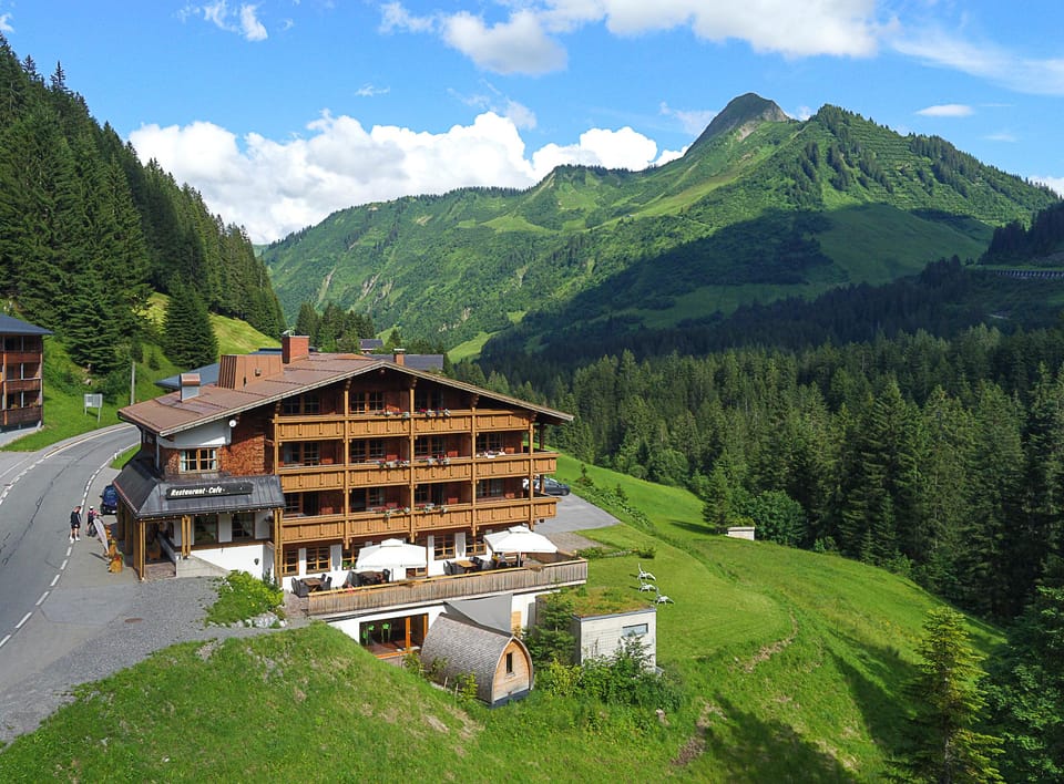 Alpine Lifestyle Berghotel Madlener Hotel in Fontanella