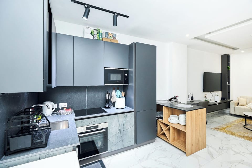 Quao Realty - The Essence Hotel in Accra