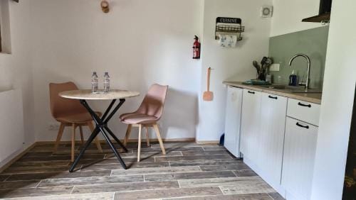 La Maison Rose Inn in Auvergne-Rhône-Alpes