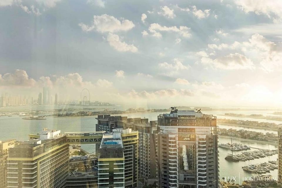 LUX Iconic Views at Palm Tower Suite 1 Hotel in Dubai