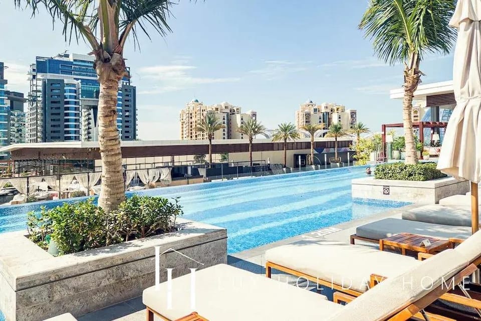 LUX Iconic Views at Palm Tower Suite 1 Hotel in Dubai