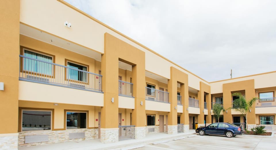 Budget Host Inn & Suites Hotel in Sugar Land