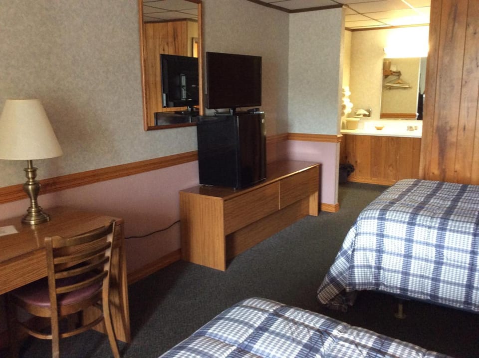 The Royal Inn Motel in Allegheny River