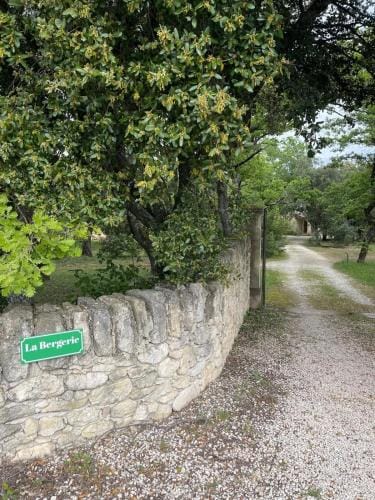 Le cabanon de la bergerie Hotel in Grignan