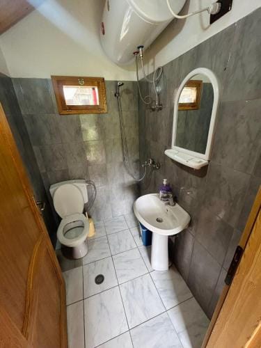 Guest house Xheni Hotel in Montenegro