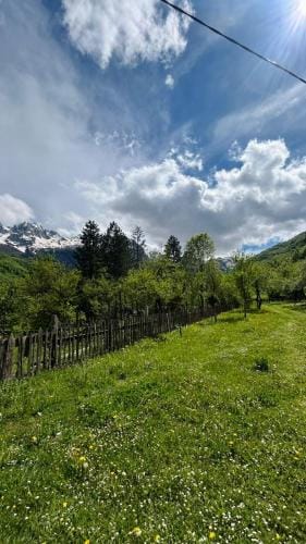 Guest house Xheni Hotel in Montenegro