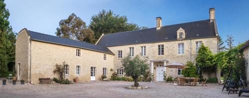 La Cour Souveraine - Chambre d'hotes Le Cap Hotel in Normandy