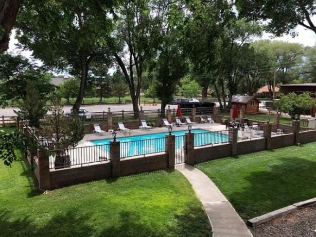 Swimming pool