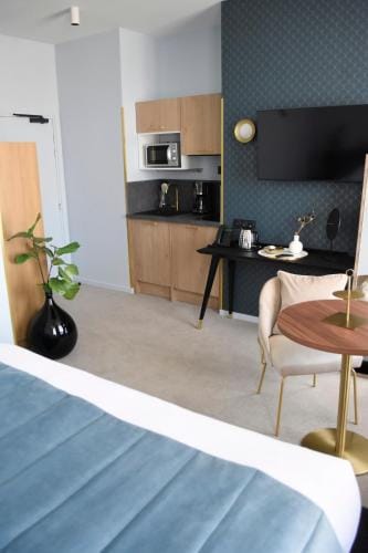 DOMITYS - Les Trefles Hotel in Centre-Val de Loire