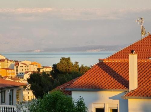 Peaceful Apartments With Style Hotel in Okrug Gornji