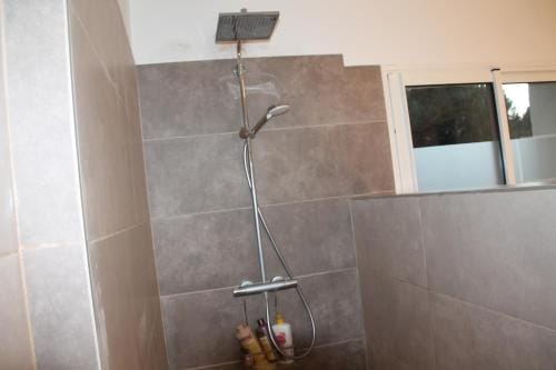 logement entier dans maison pour 4 Hotel in Villeneuve-lès-Avignon