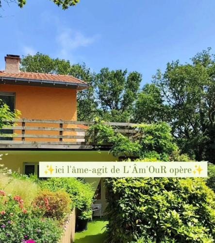 LAmOuR Hotel in Oudon