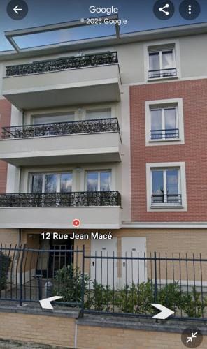 Chambre chez raissa, pieces communes partagees 2 Hotel in Montigny-le-Bretonneux