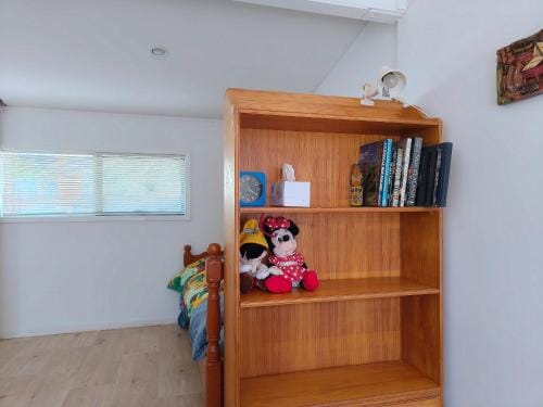 Private 1 bedroom Guestsuite Step Away of Sunnynook Central Hotel in Auckland