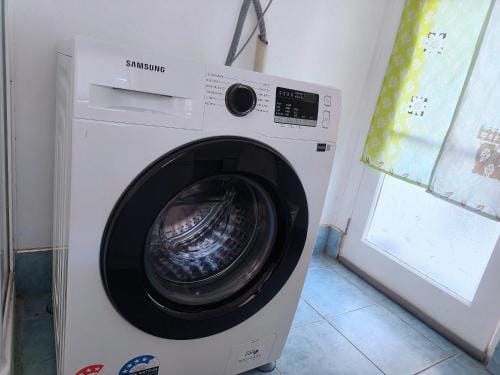 Private 1 bedroom Guestsuite Step Away of Sunnynook Central Hotel in Auckland