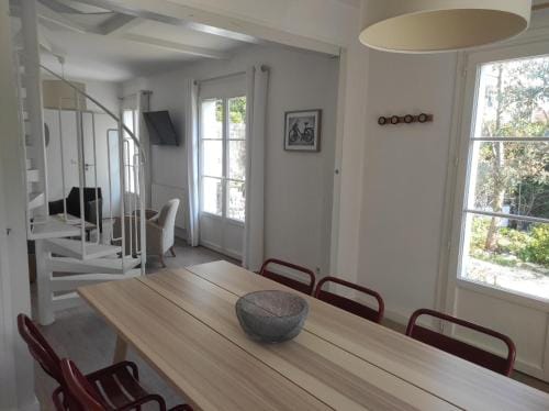 Petite maison de charme - Paris - Rolland Garros - Versailles - Golf - Normandie Hotel in Saint-Cloud