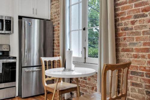 Esplanade Ave Stay Wbalcony Across French Quarter Hotel in Faubourg Marigny