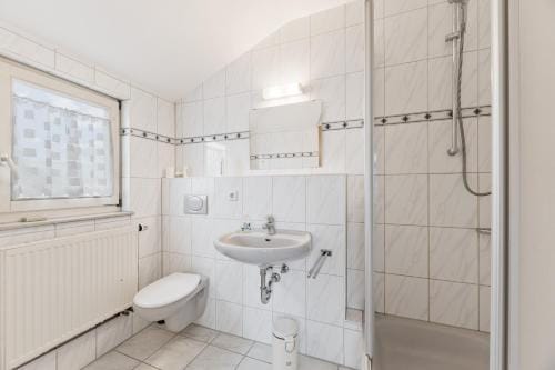 Haus 6 Nebringen Monteurzimmer fur Handwerker und Teams - LS CrewComfort - weitere Unterkunfte vorha Hostel in Baden-Württemberg