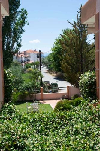 Alexandra Sunshine Apartments Hotel in Nikiti