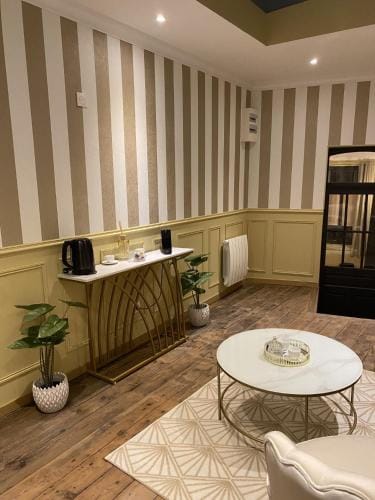 La suite Isabelle de Luxembourg & Spa Hotel in Béthune