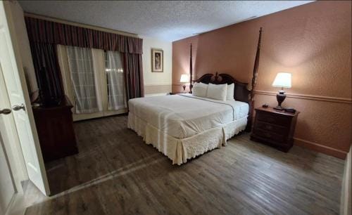 Royal Suites Baton Rouge near LSU and Airport Hotel in Baton Rouge