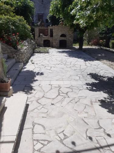 La tonnelle Hotel in Buis-les-Baronnies