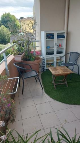 Belle chambre avec terrasse Hotel in La Ciotat