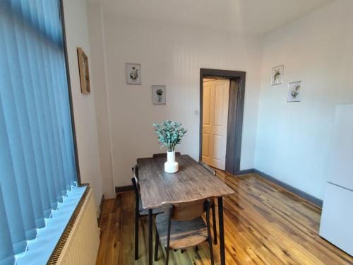 Double-Bedroom in the Heart of Harpurhey Manchester A4 Perfect for Short Stays Hotel in Manchester