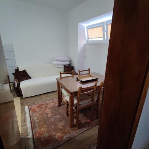 Apartments and rooms Lena Hostel in Mostar