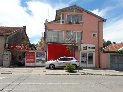 Apartments and rooms Lena Hostel in Mostar