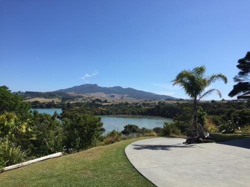 STAY WITH US RAGLAN - Studio Hotel in Raglan