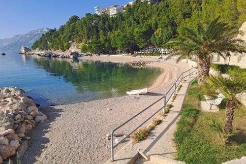 Apartments and rooms by the sea Brela, Makarska - 24416 Hotel in Brela