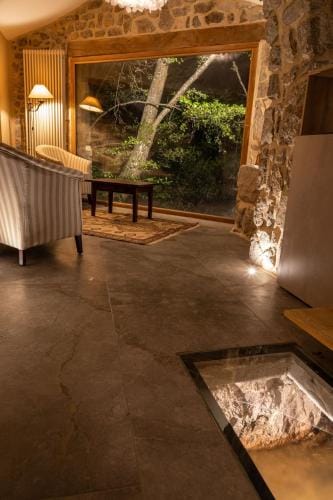 nuit romantique insolite dans une cascade Hotel in Auvergne-Rhône-Alpes