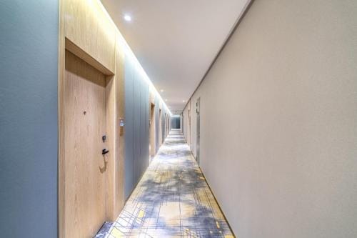 Waiting Hotel Shanghai Wujiaochang Huangxing Road Branch Hotel in Shanghai