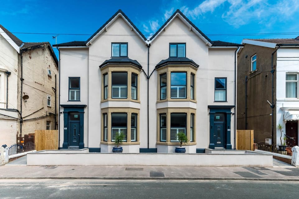 Pleasure Beach Apartments by Central Beach Leisure Hotel in Blackpool