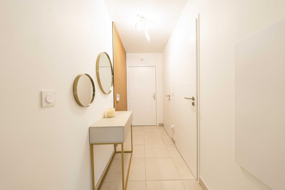 Modern 1 bedroom flat ,2 Terraces, Parking Cannes Resort in Cannes
