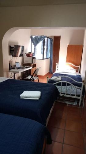 UNIVERSIDAD LATINA GUEST HOUSE CASA DE HUESPEDES a Hotel in Mexico City