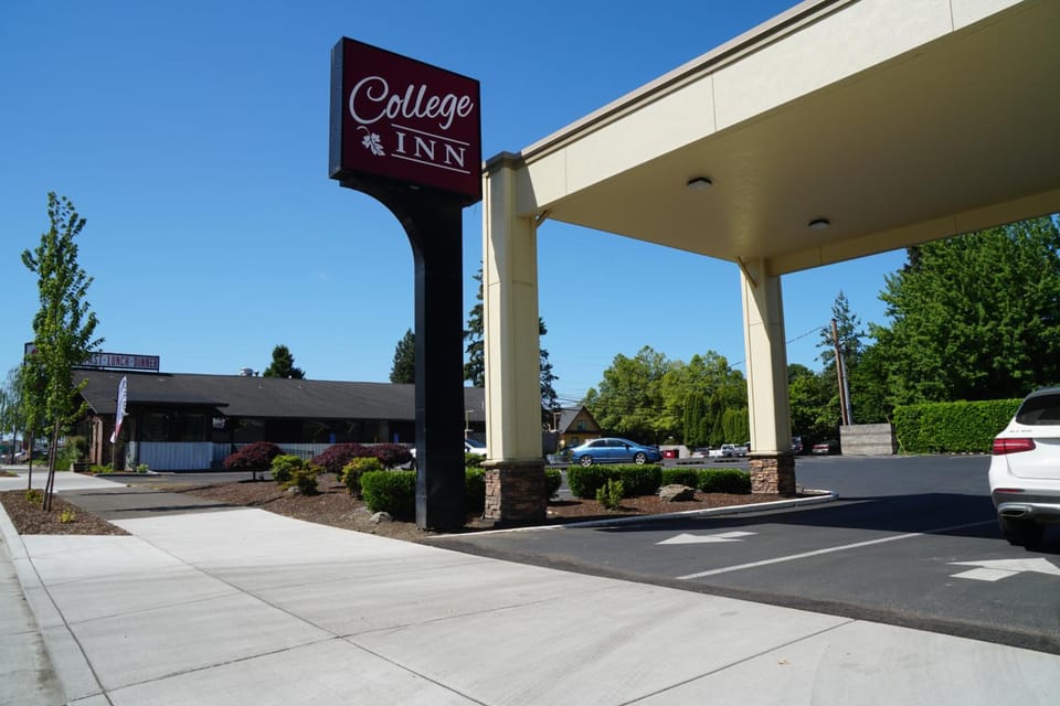 College Inn Motel in Monmouth