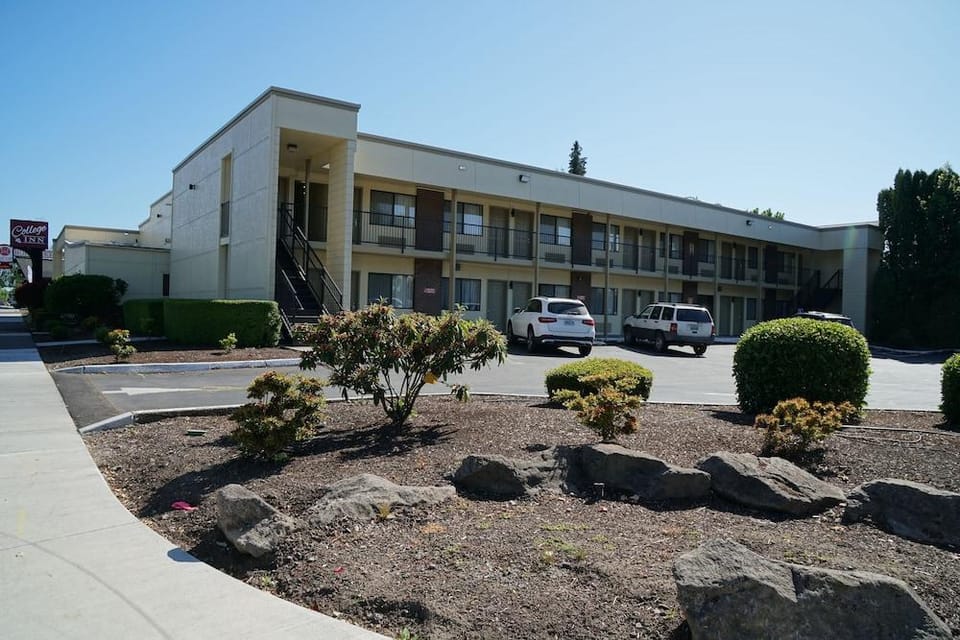 College Inn Motel in Monmouth